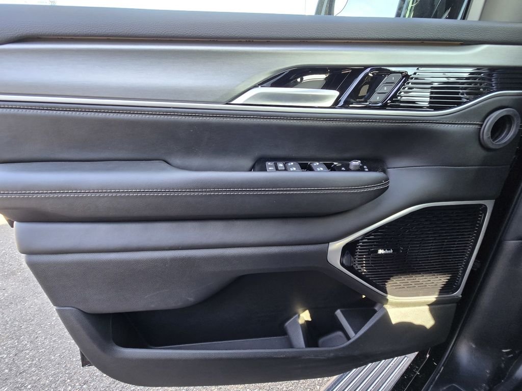 New 2026 High Gloss Black Exterior Paint Jeep Limited Reserve image 15