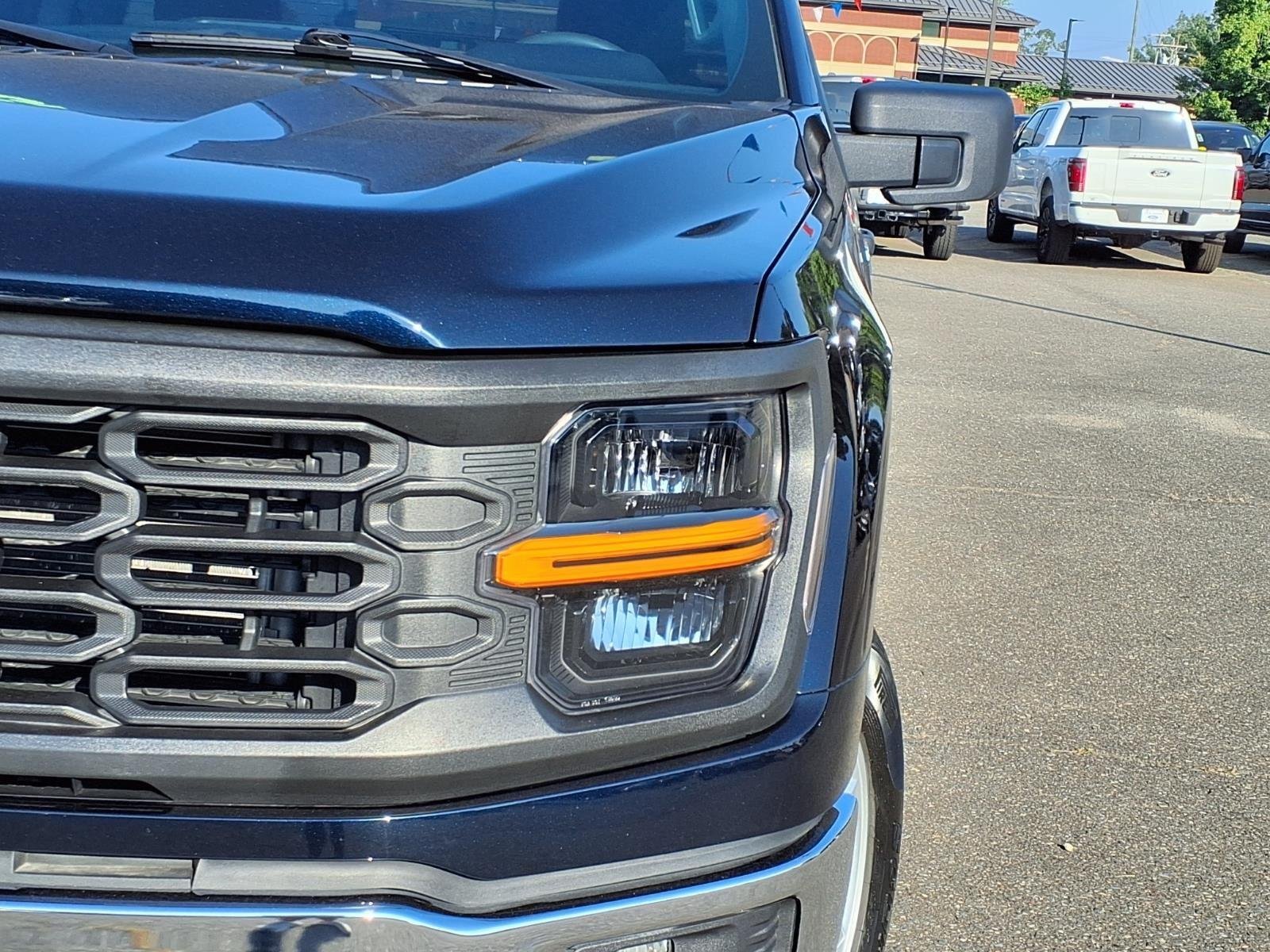 Used 2025 Blue Ford XL image 15