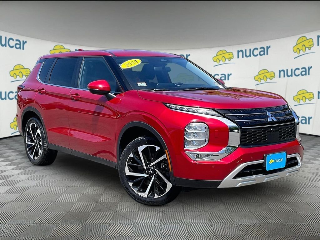 Used 2024 Red Mitsubishi SE image 1