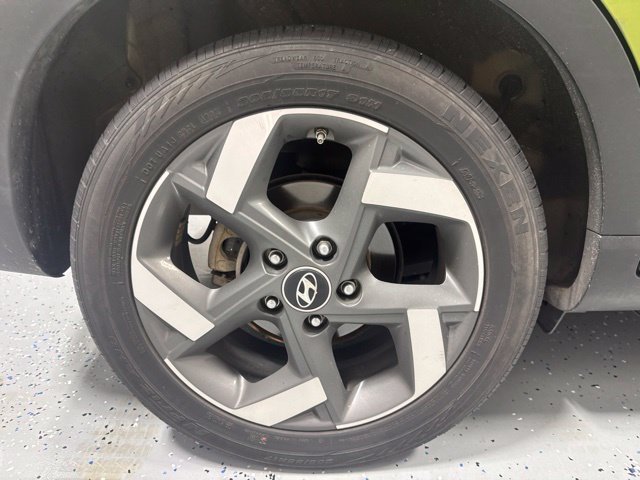 Used 2023 Green Hyundai SEL image 6
