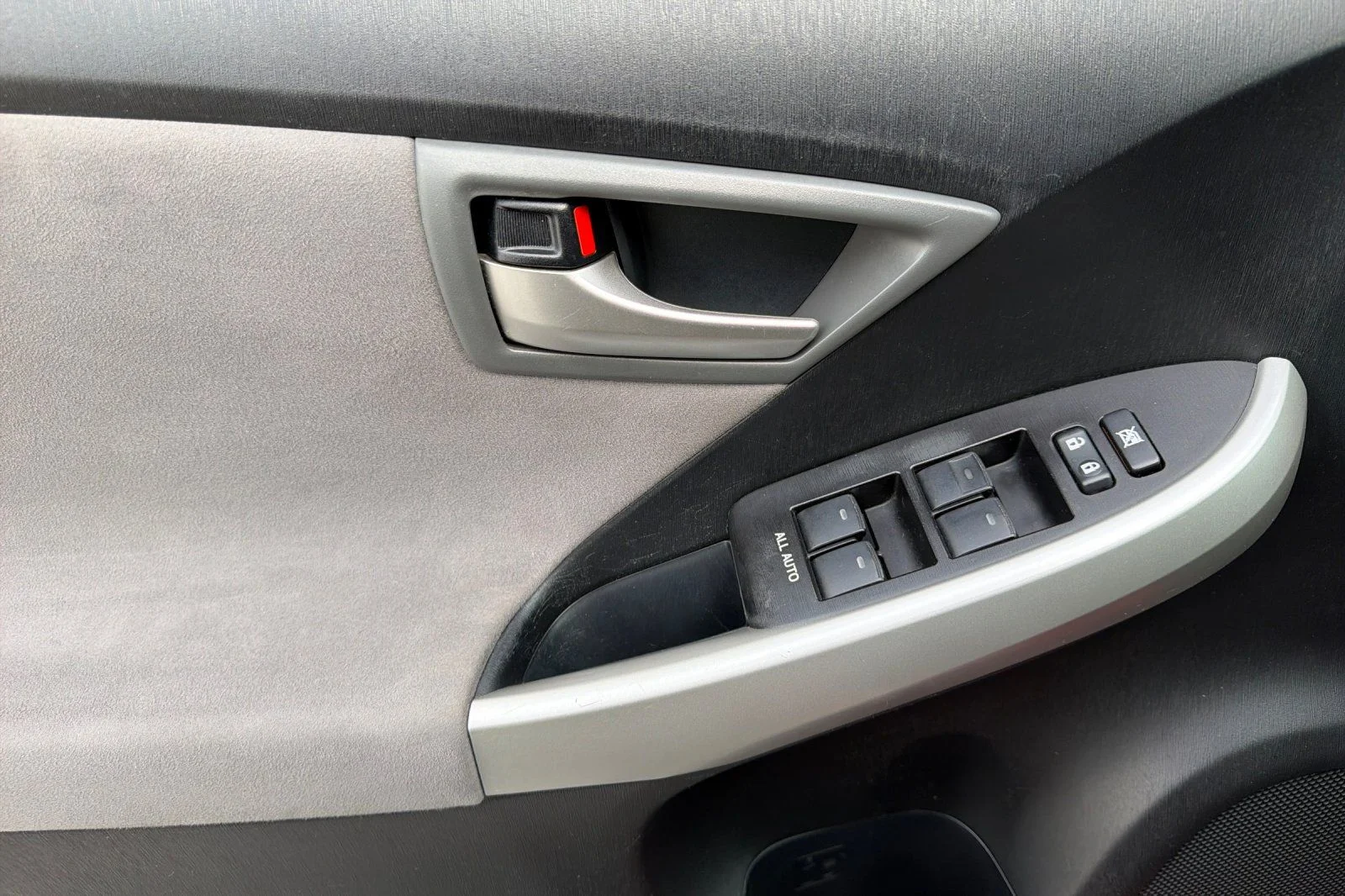 Used 2015 Red Toyota Two image 13