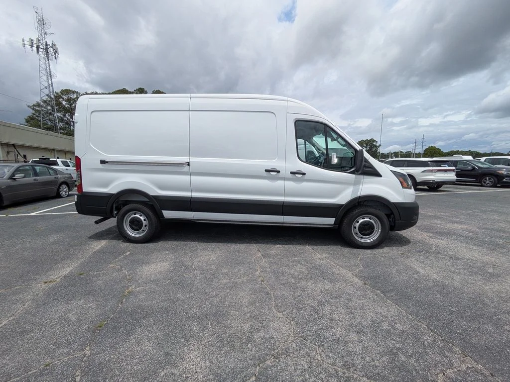 New 2026 Oxford White Ford Base image 3