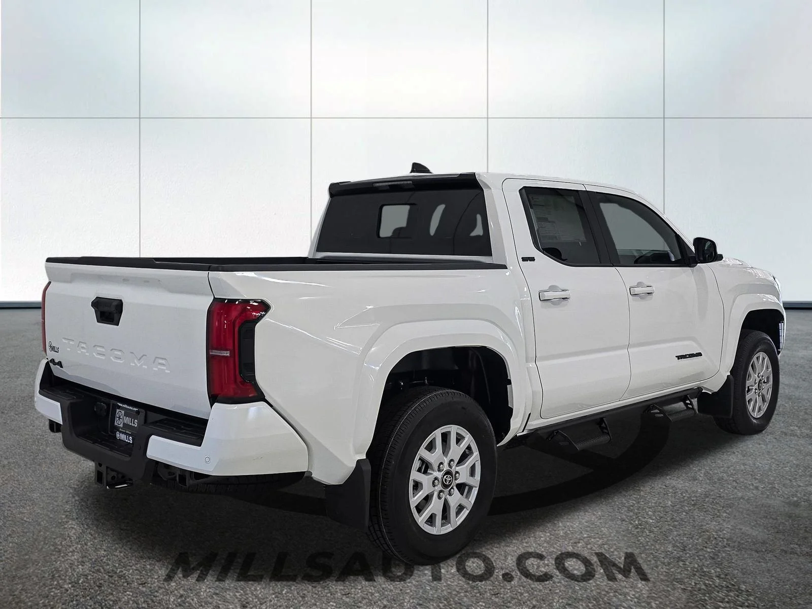 2026 Toyota Tacoma SR5 - Photo 8