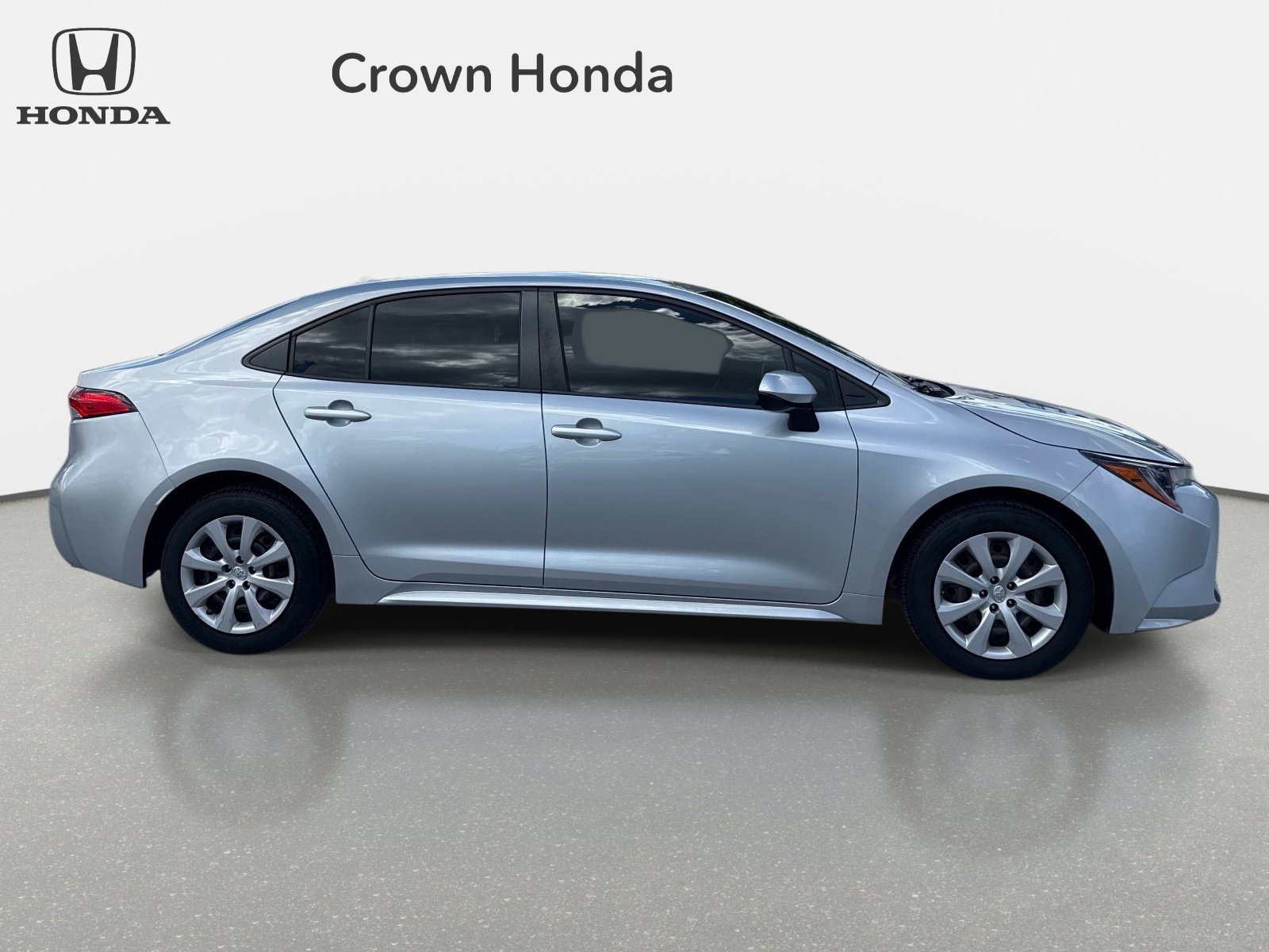Used 2020 Classic Silver Metallic Toyota LE image 5