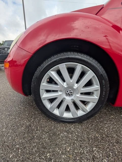 Used 2008 Red Volkswagen SE image 17