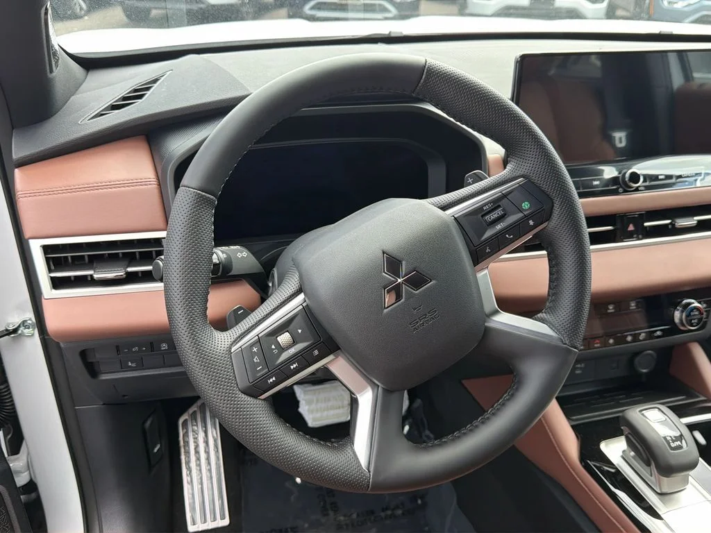 New 2026 White Diamond Mitsubishi SEL image 12