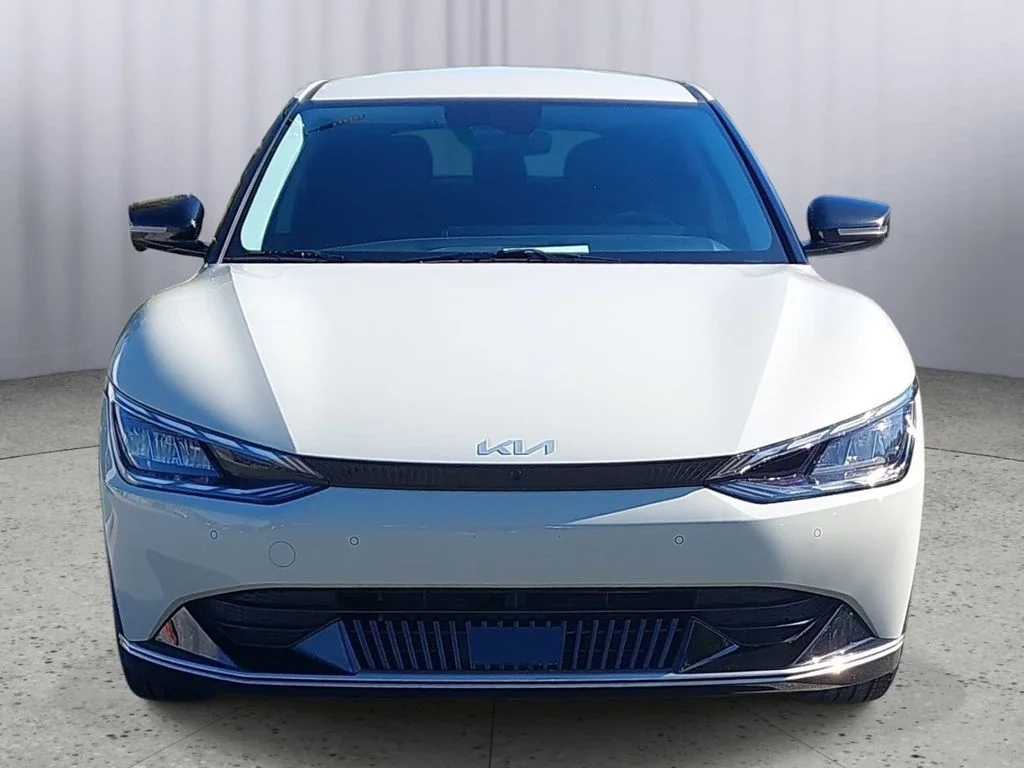 Used 2023 White Kia Wind image 8