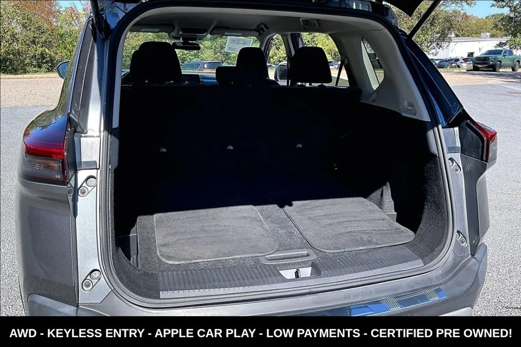 Used 2021 Gray Nissan SV image 27