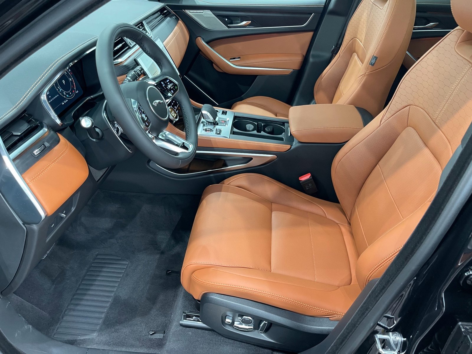 2026 Jaguar F-Pace R-Dynamic S - Photo 6