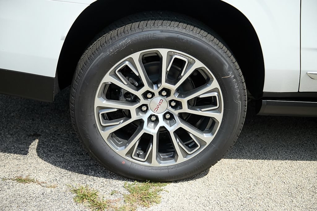 2026 GMC Yukon XL Denali - Photo 16