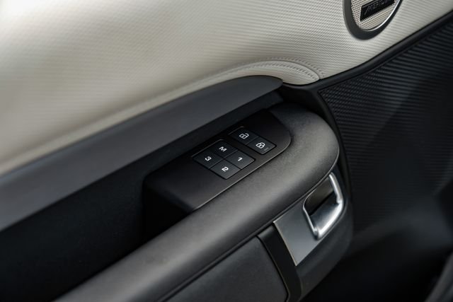 Used 2025 White Land Rover Dynamic SE image 58