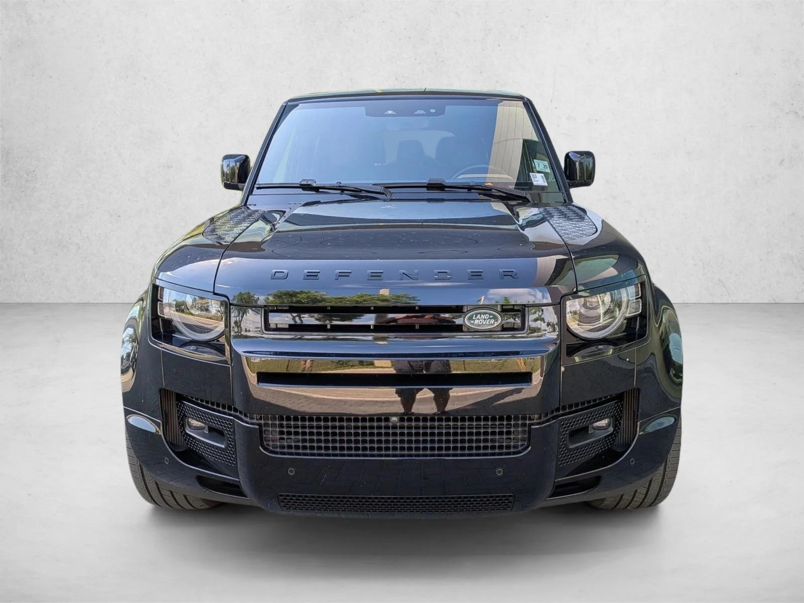 Used 2024 Black Land Rover X-Dynamic SE image 2