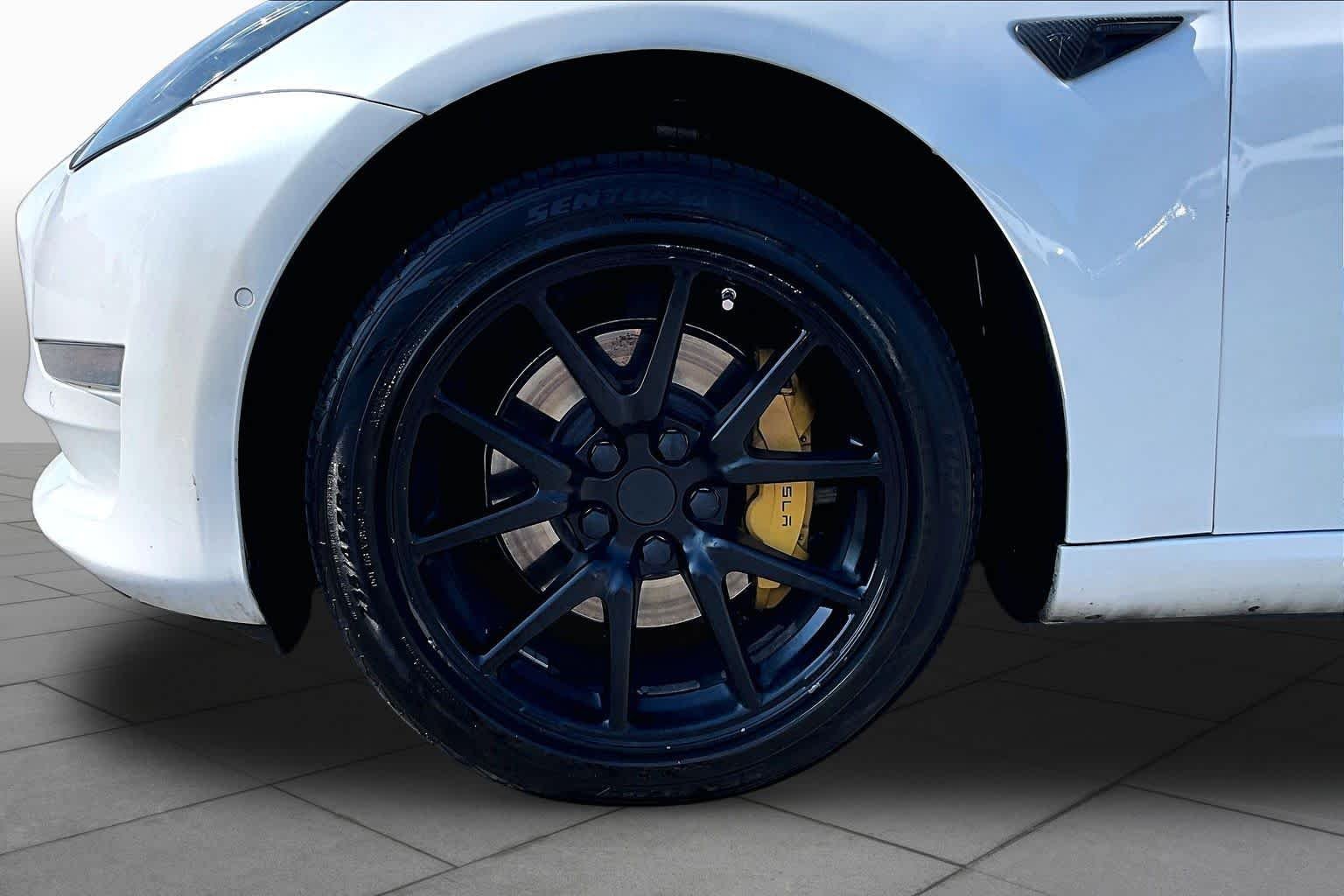Used 2019 Pearl White Multi-Coat Tesla Standard Range Plus image 10