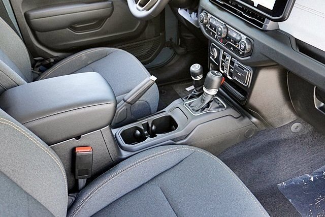 New 2025 Anvil Clear-Coat Exterior Paint Jeep Sport S image 15