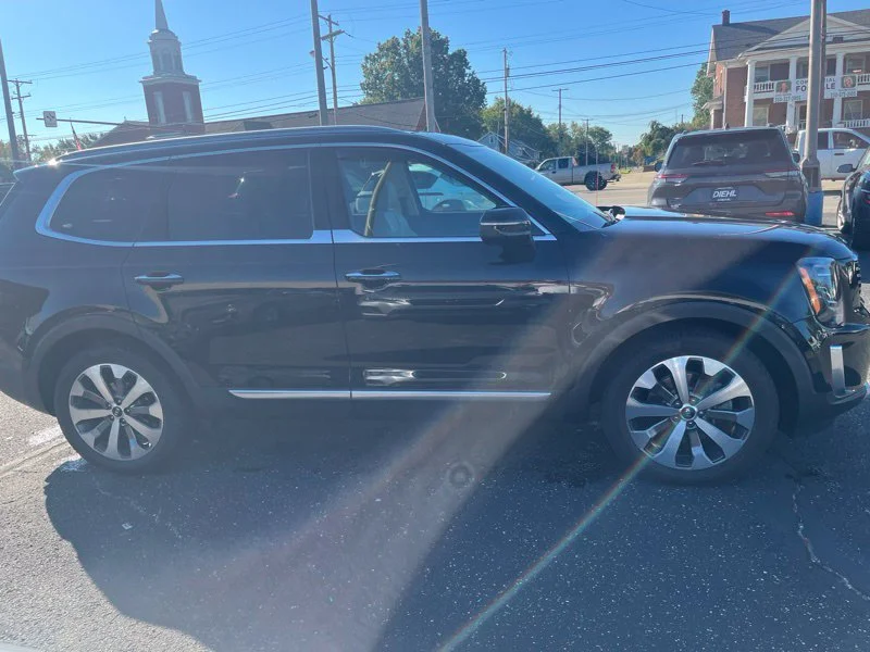 Used 2020 Black Kia S image 4