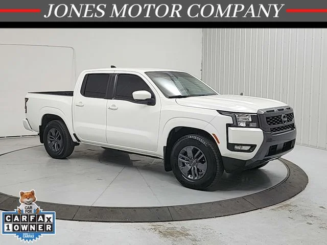 Used 2025 White Nissan SV image 1