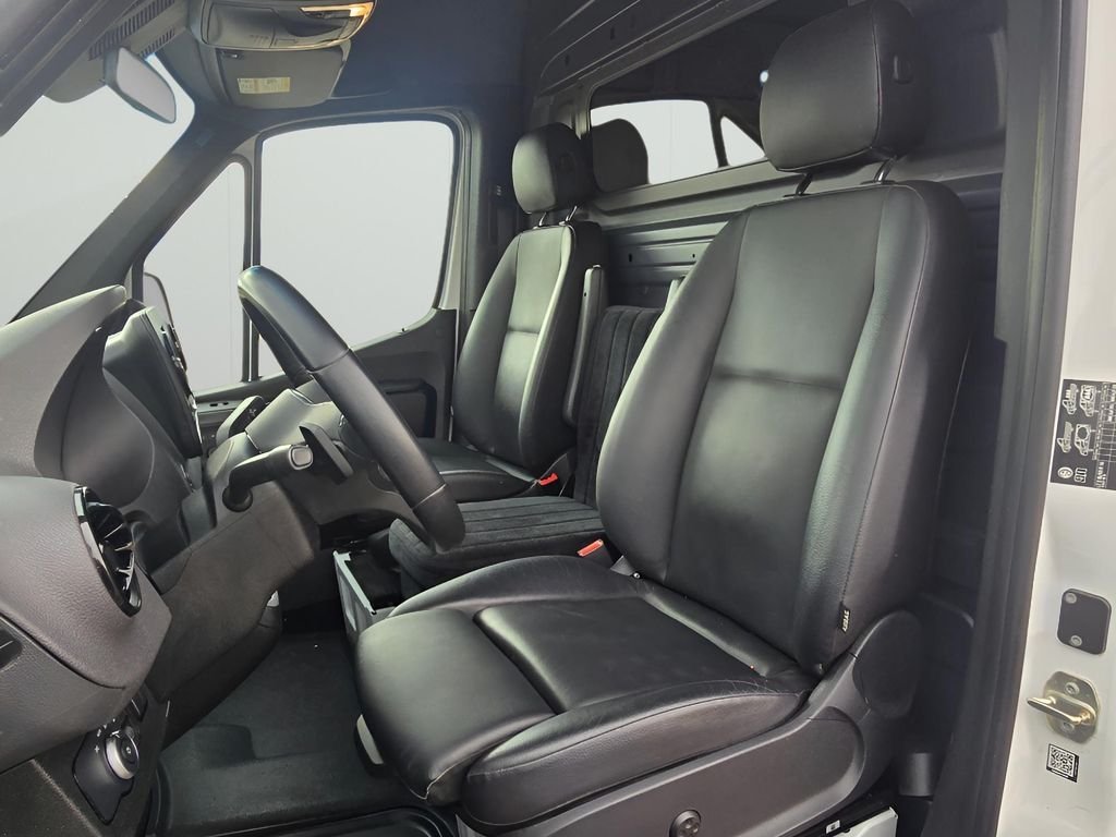 Used 2022 Arctic White Mercedes-Benz High Roof V6 image 29