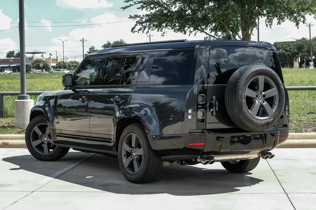 2025 Land Rover Defender V8 - Photo 12