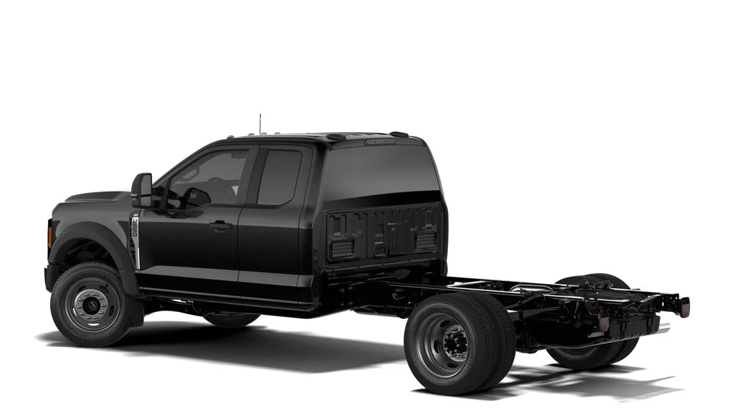 New 2027 Agate Black Metallic Ford XLT image 2
