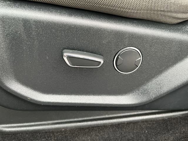 Used 2018  Ford XL image 15