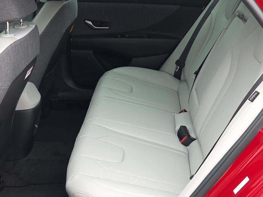 2025 Hyundai Elantra Limited - Photo 14
