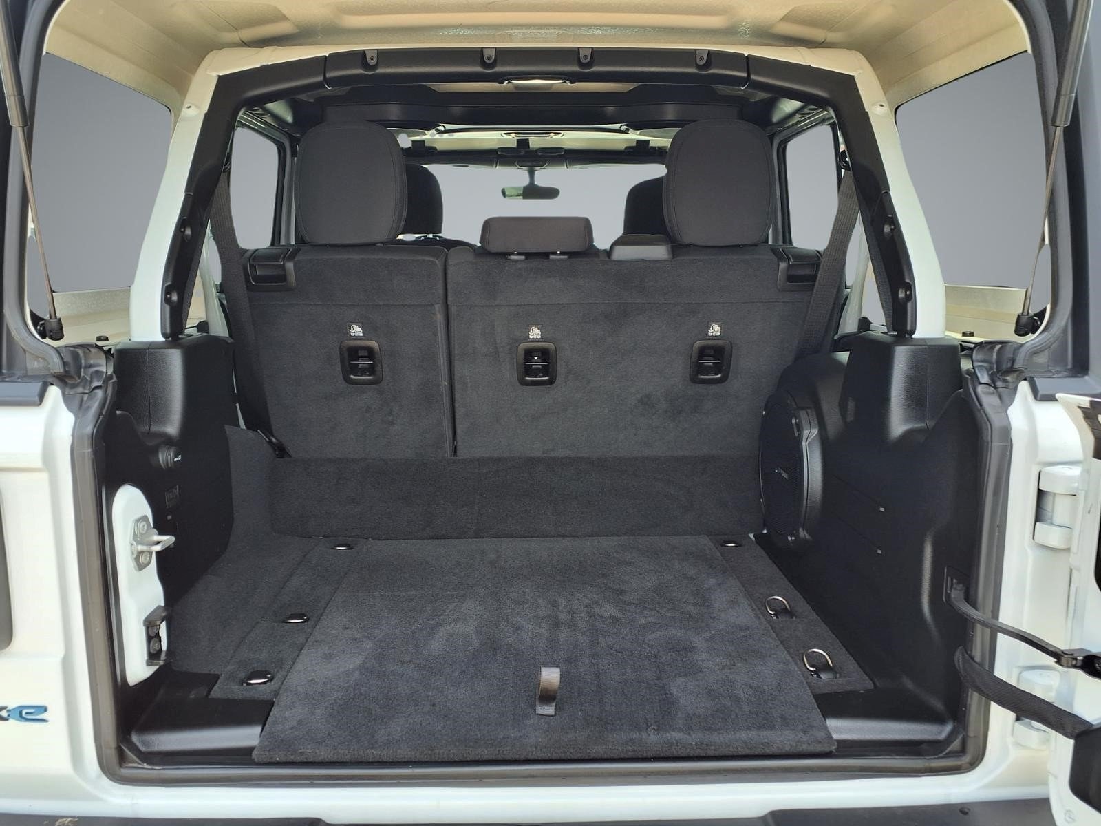 Used 2023 Bright White Clearcoat Jeep Rubicon image 14