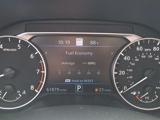Used 2019 White Nissan 2.5 Platinum image 20