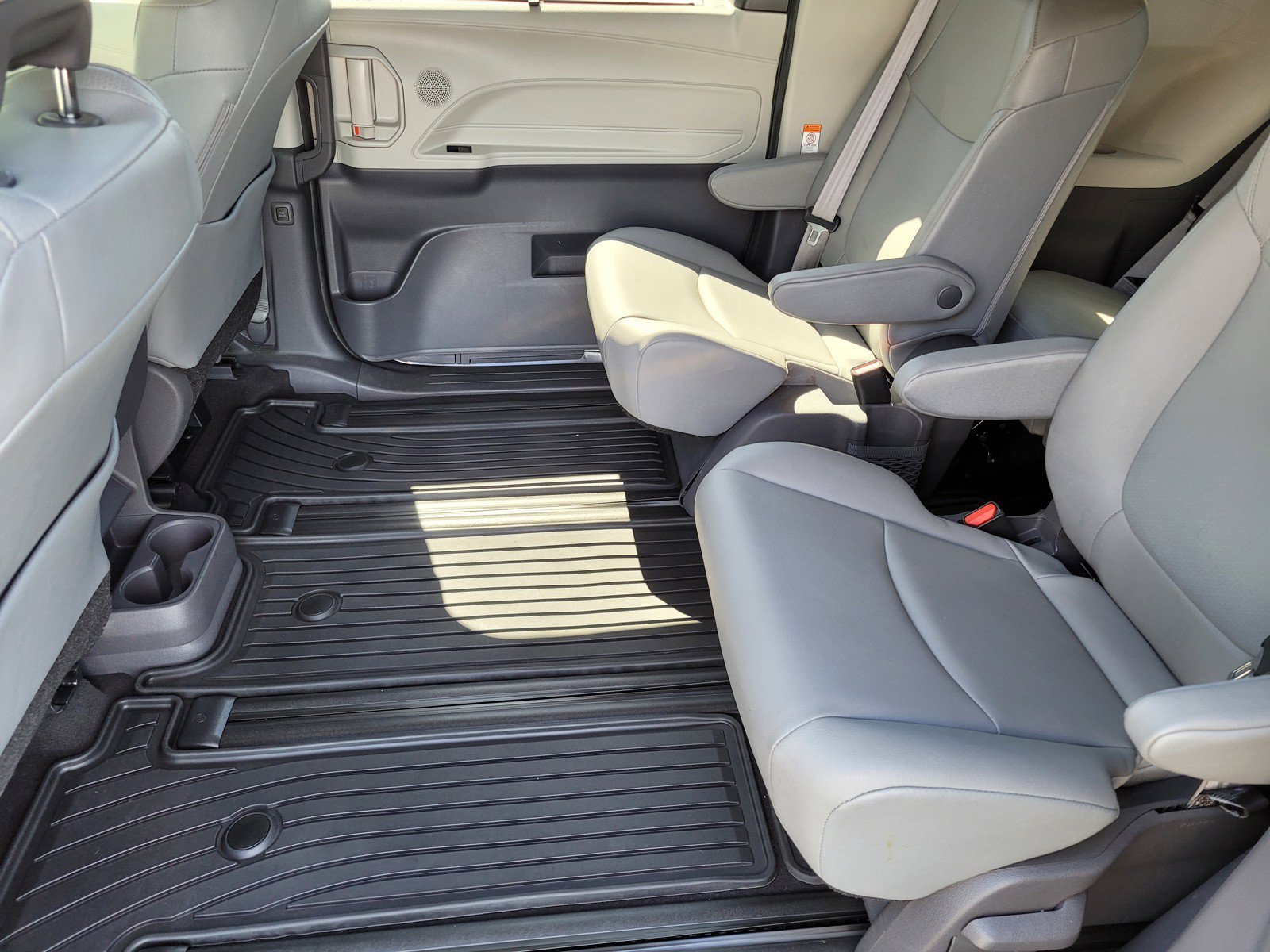 Used 2021  Toyota XLE image 12