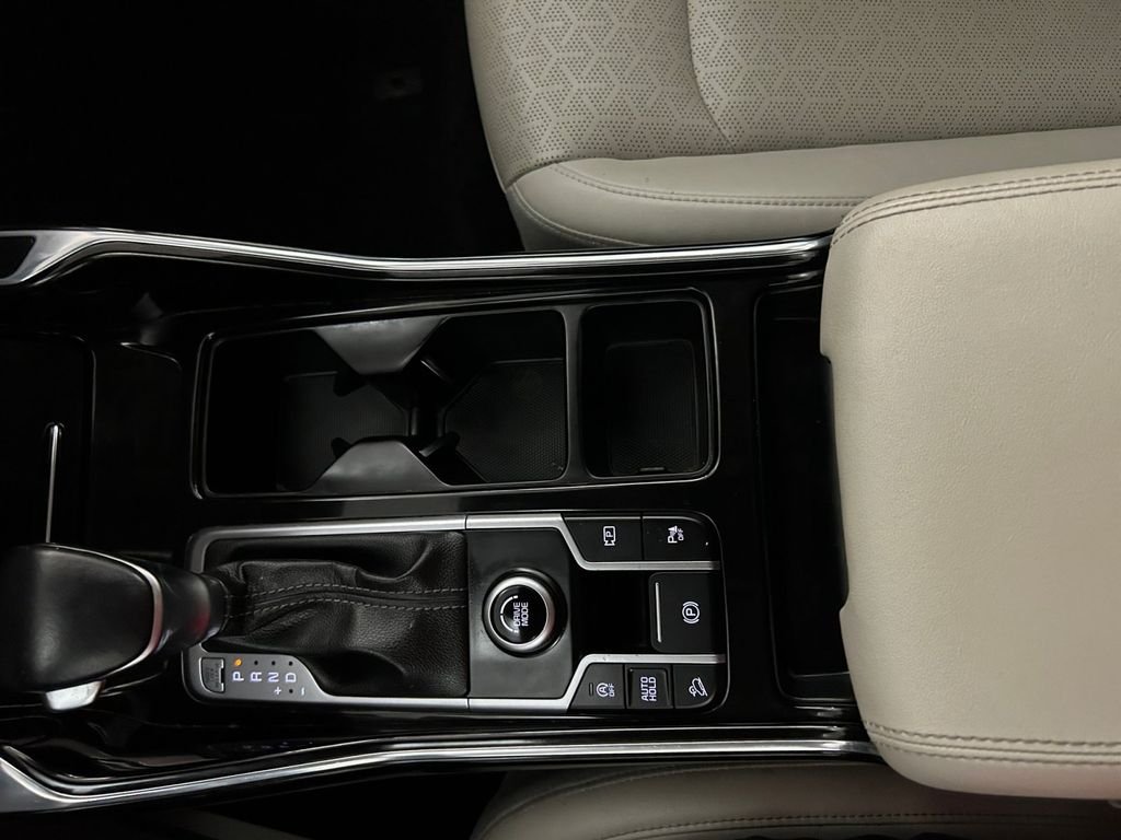 Used 2023 White Kia SX image 23