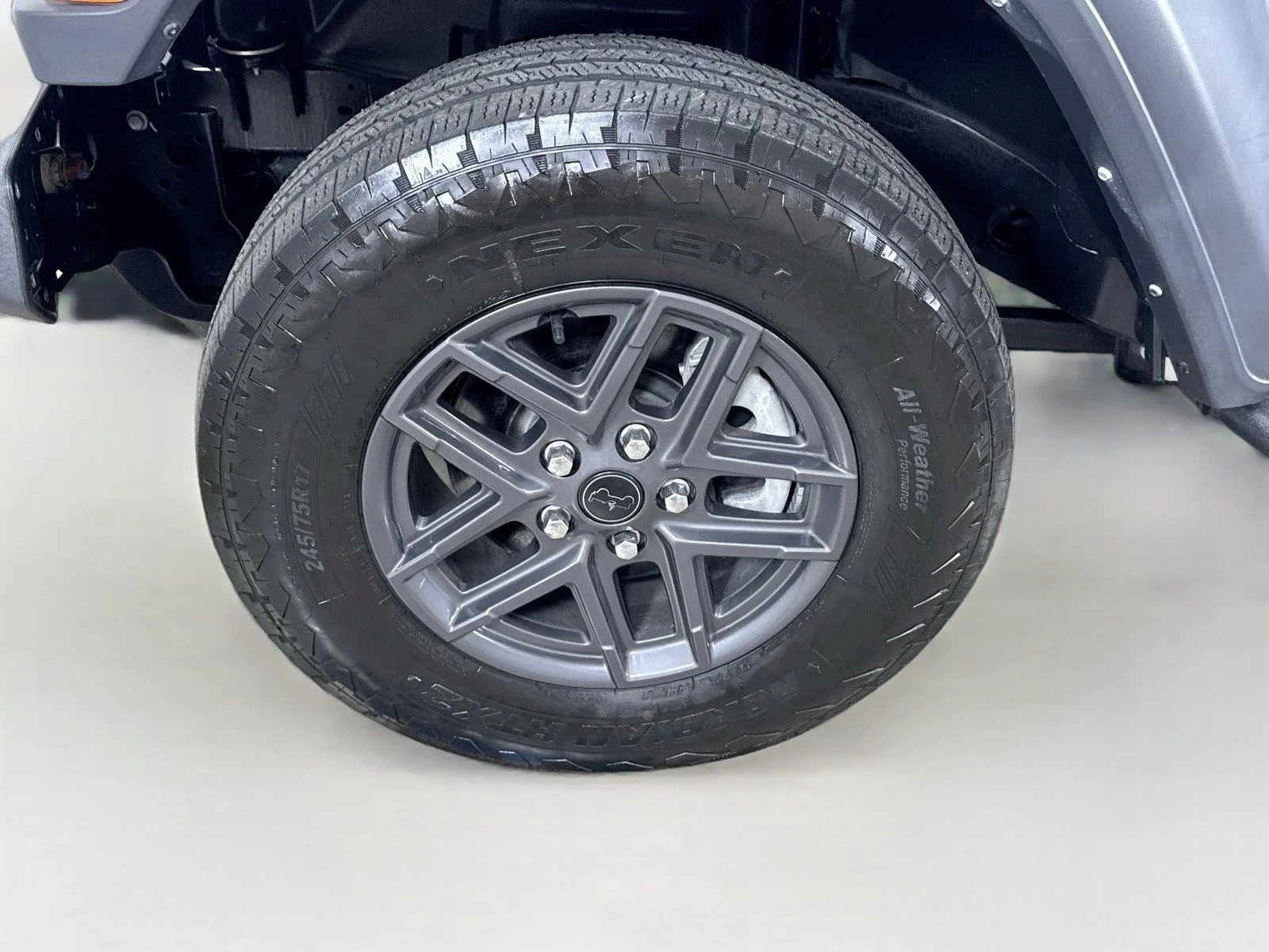 Used 2024 Silver Zynith Clearcoat Jeep Sport S image 28