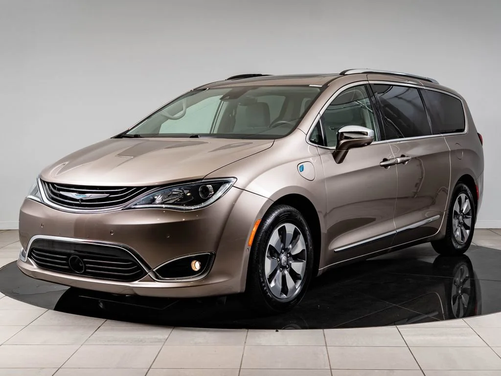 2018 Chrysler Pacifica Hybrid Limited's photo