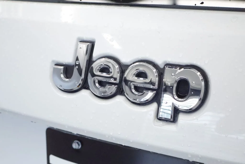Certified Used 2020 White Jeep Overland image 18