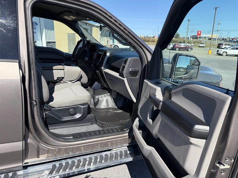 Used 2019 Grey Ford XLT image 5