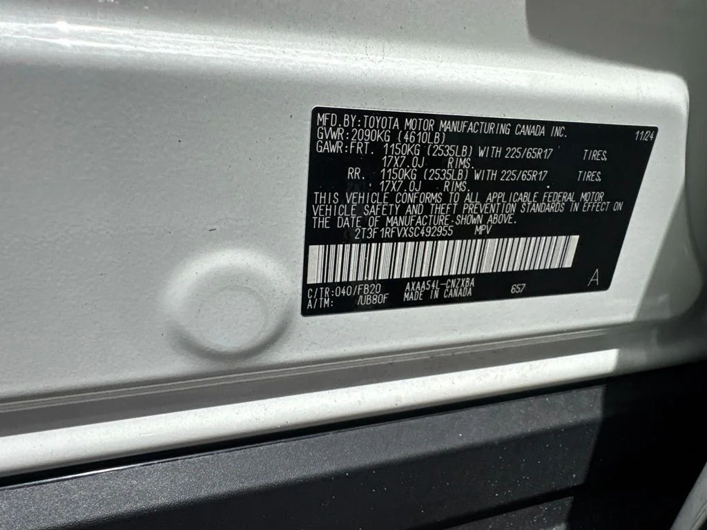 Used 2025 Ice Toyota LE image 11