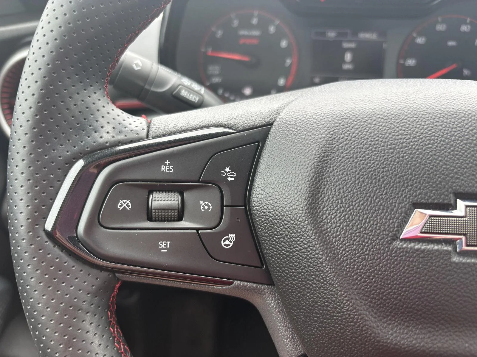 Used 2025 Sterling Gray Metallic Chevrolet 1RS image 23