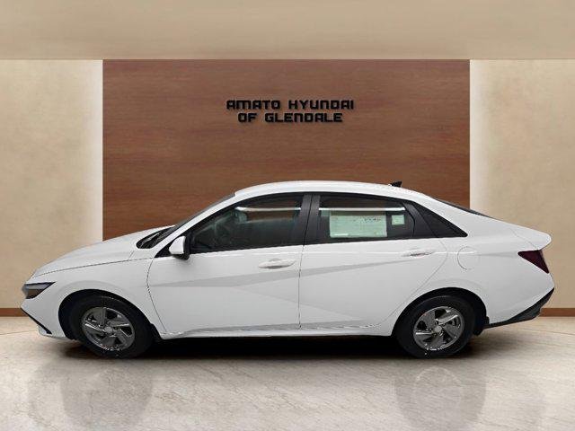 New 2026 White Hyundai SE image 3