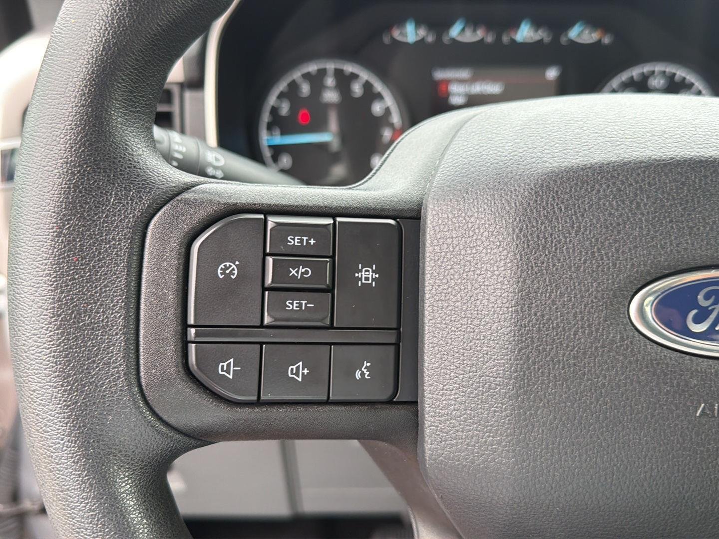 Used 2023 Iconic Silver Ford XLT image 21
