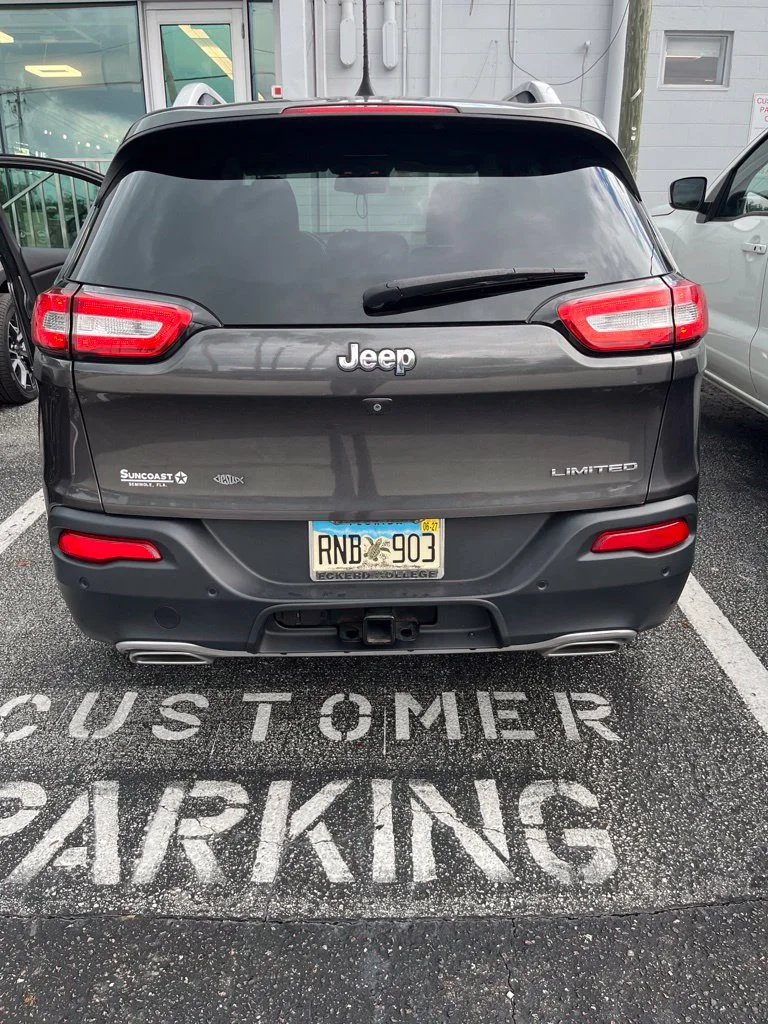 Used 2016 Gray Jeep Limited image 3