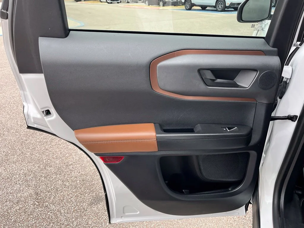 Used 2022 White Ford Badlands image 12