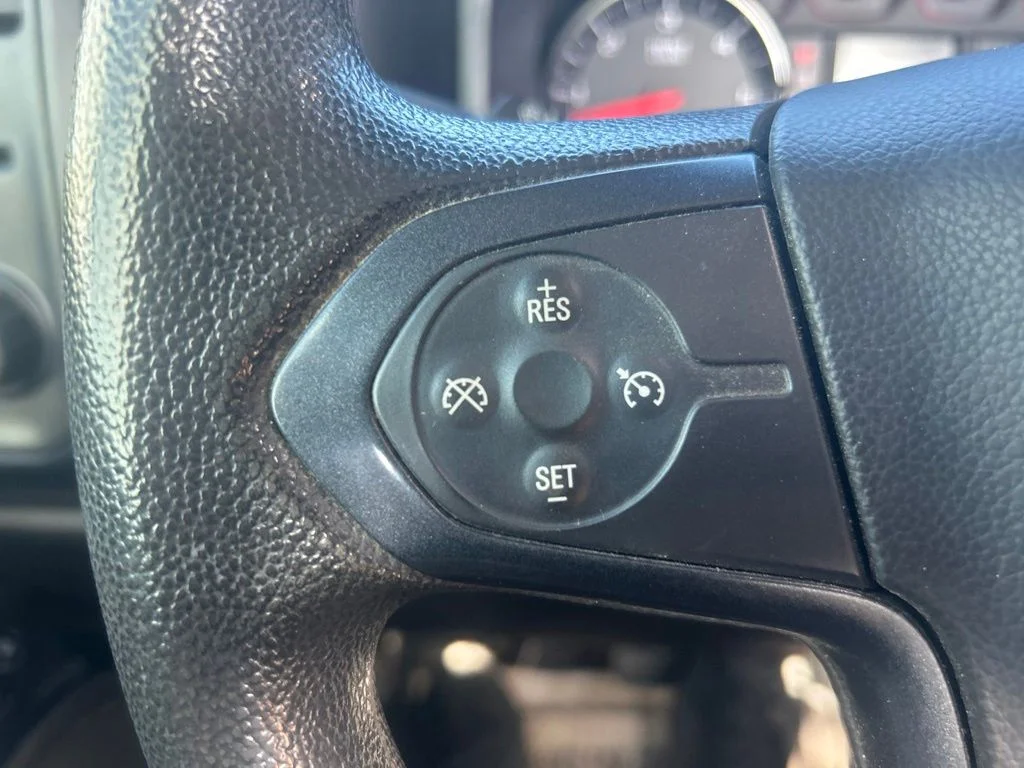 Used 2018  GMC Base image 12