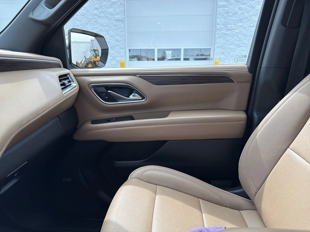 Used 2022 Iridescent Pearl Tricoat Chevrolet Premier image 26