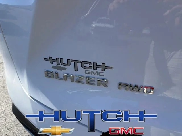 Used 2025 Summit White Chevrolet 2LT image 13