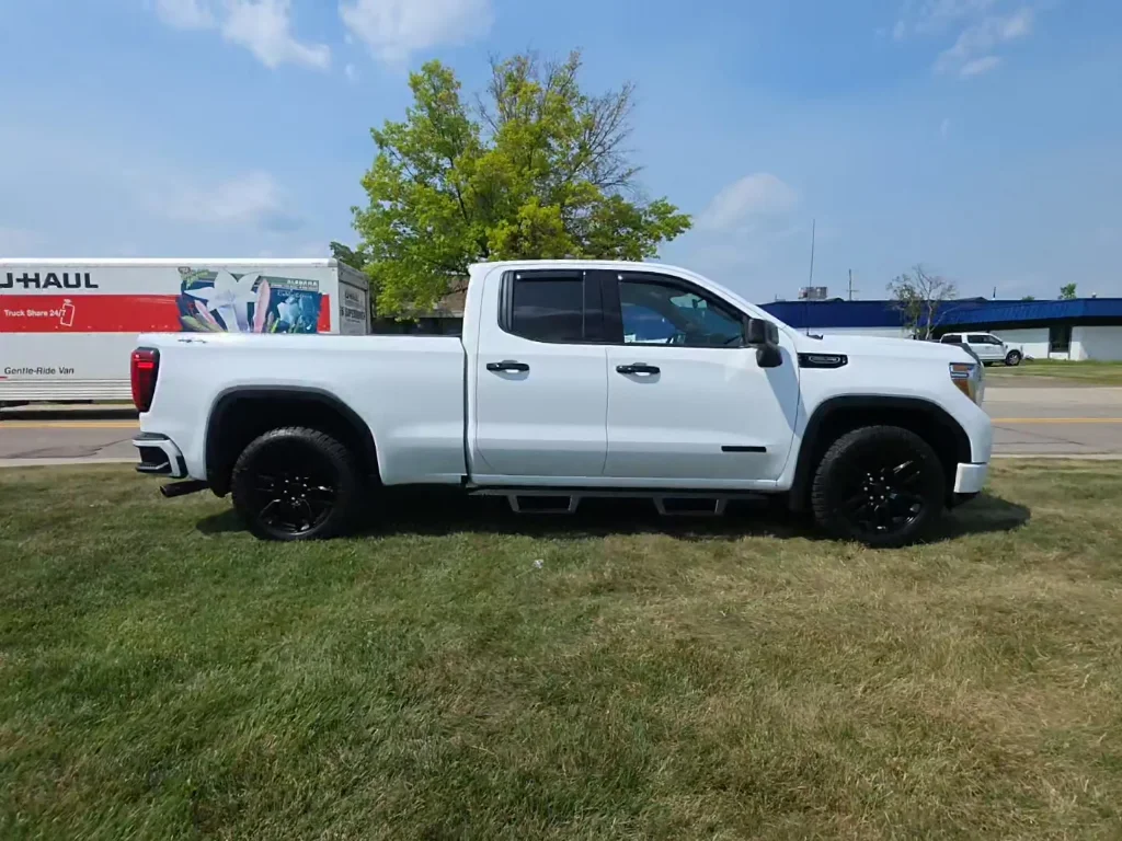Used 2019 Summit White GMC Elevation image 2