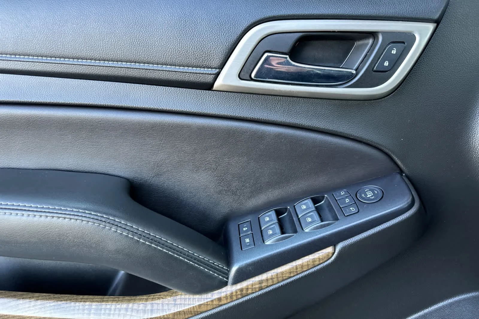 Used 2018 Quicksilver Metallic GMC Denali image 12