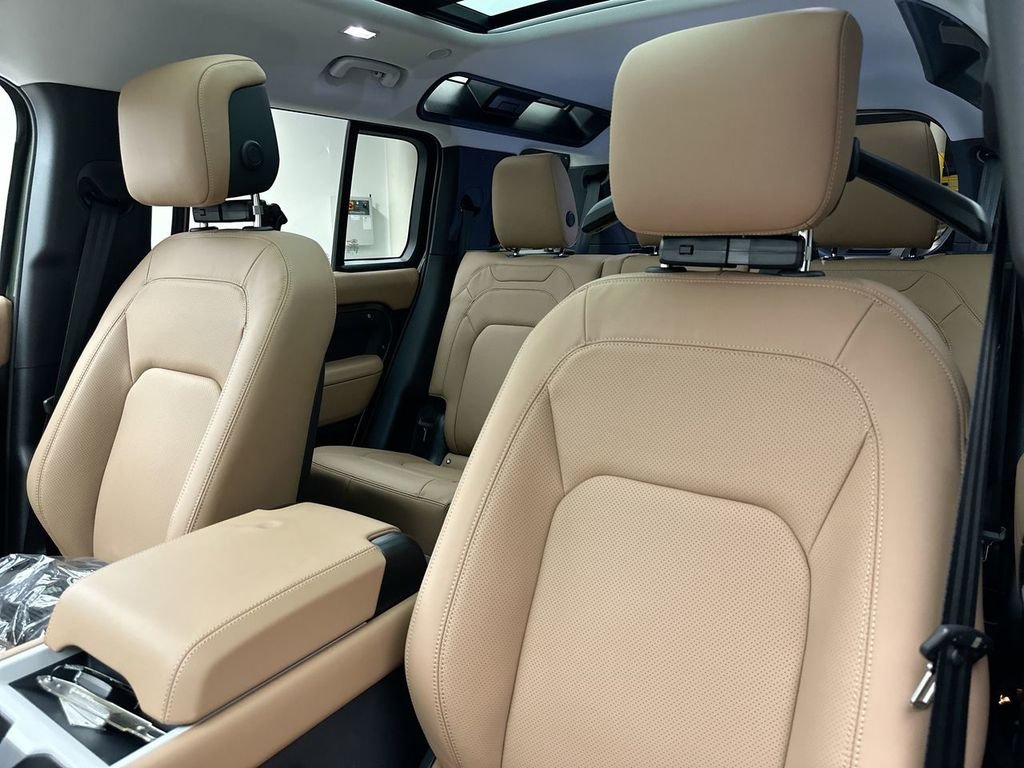 New 2026 Woolstone Green Land Rover S image 10