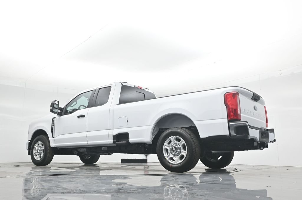 New 2026 Oxford White Ford XLT image 49