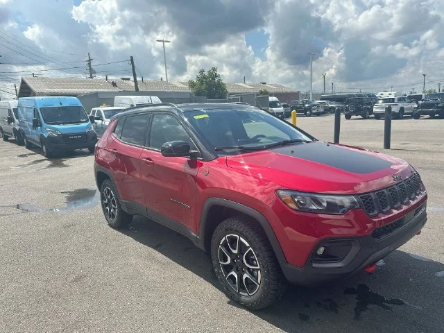 New 2026 Red Hot Pearl-Coat Exterior Paint Jeep Trailhawk image 12