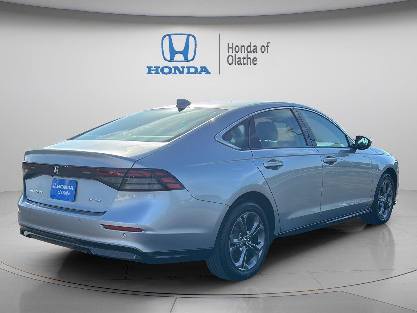 Certified Used 2025 Solar Silver Metallic Honda HYBRID EX-L image 3