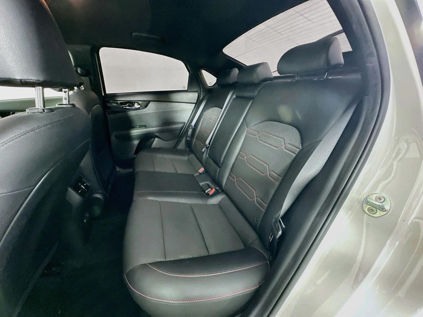 Used 2022 Snow White Pearl Kia GT image 23