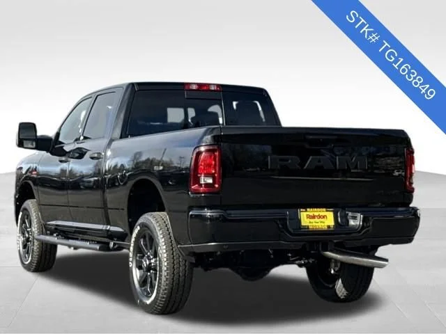 New 2026 Diamond Black Crystal Pearl-Coat Exterior Paint RAM Tradesman image 4
